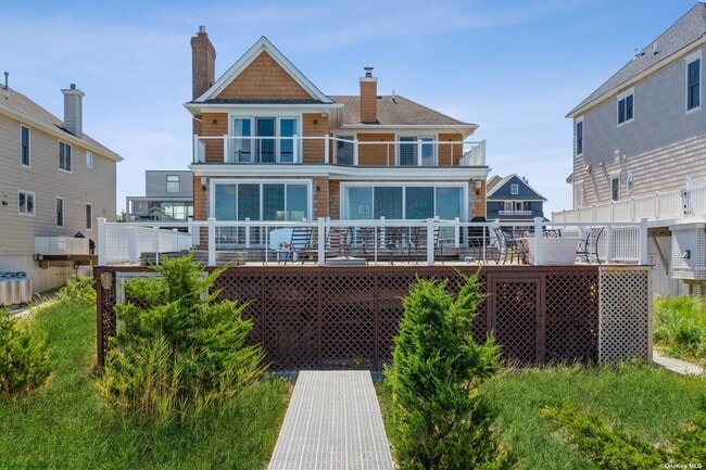 Photo - 676 Dune Rd House