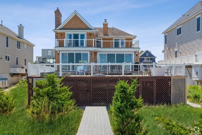 Building Photo - 676 Dune Rd Rental