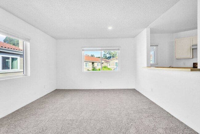 Building Photo - Beautiful one bedroom/one bath in the Verano community at UTC! Close to so much! Unit 2610