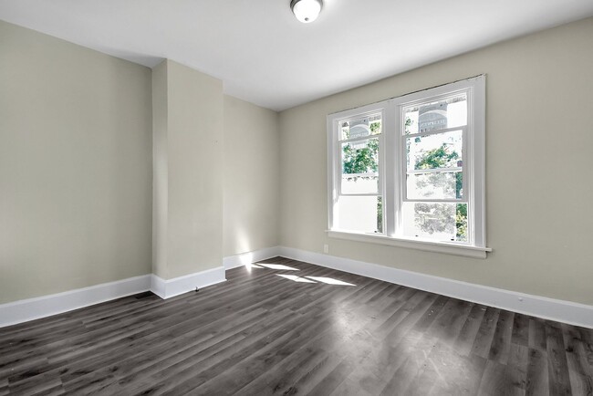 Photo - 1576-1578 Arlington Ave Apartment Unit 1576