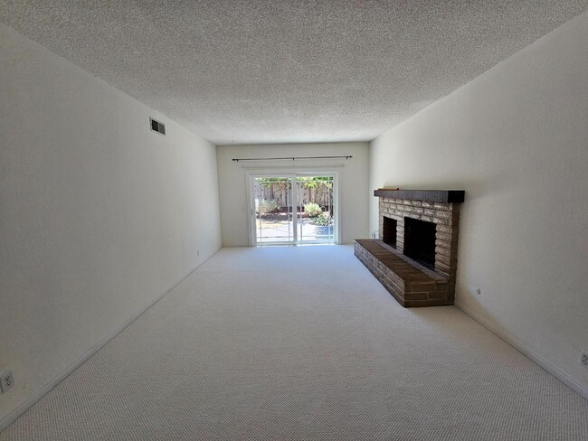 Building Photo - 1344 Tarpon St