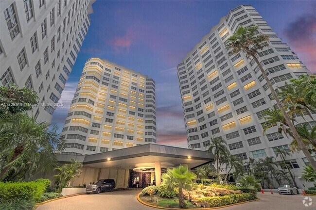 Building Photo - 905 Brickell Bay Dr Unit 1823 Rental