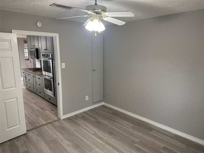 Photo - 228 Oak Manor Dr