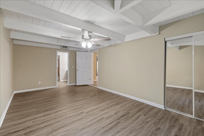 Photo - 207 Iris Cir
