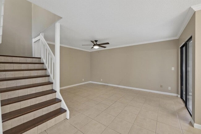 Photo - 402 Lakewood Ct