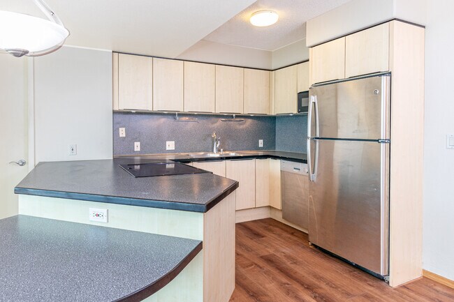 Photo - 801 S King St