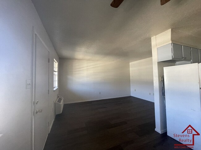 Photo - 1502 NW Kingsbury Ave