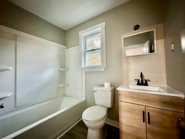 Photo - 1914 Fuller St