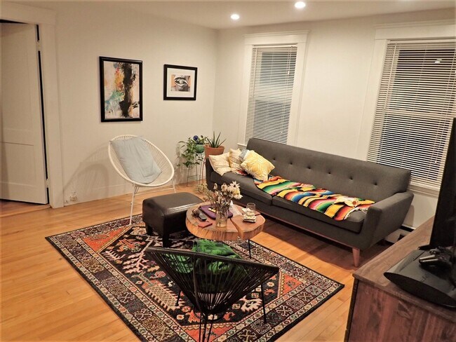 Photo - 76 Wenham St Unit 3