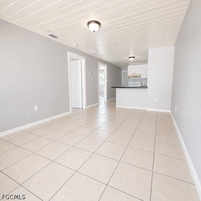 3240 Dora St
