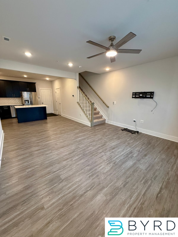 Photo - 4330 Saunders Station Loop