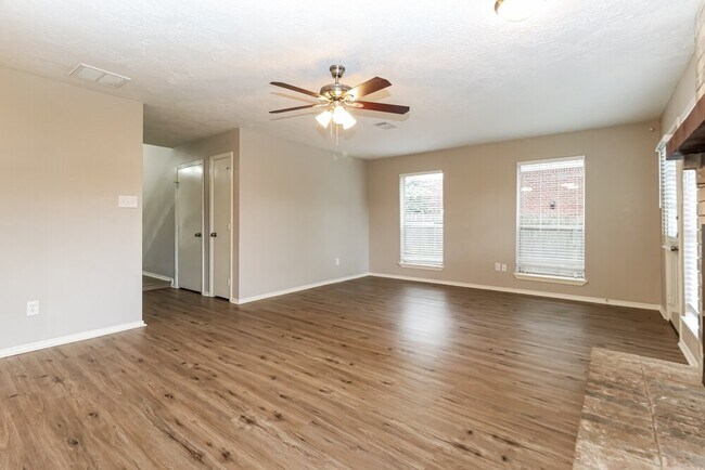 Photo - 1918 Hunnington Dr
