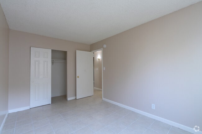 1BR, 1BA - 635 SF - Bedroom