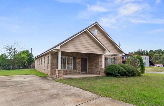 Photo - Charming 3 Bedroom 3 Bath Home Available i...