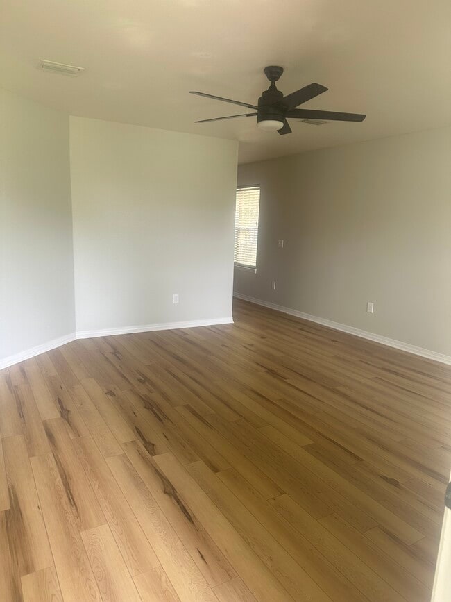 Living Room - 18643 E Hammond St