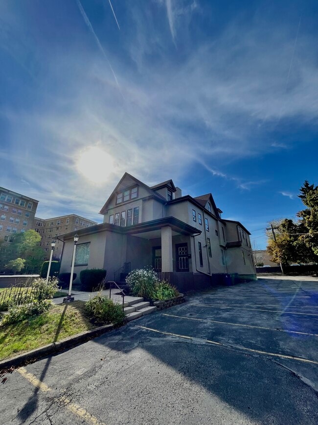 Photo - 104 Linwood Ave