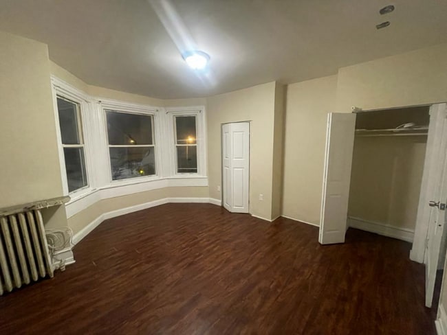 Photo - 5354 Webster St