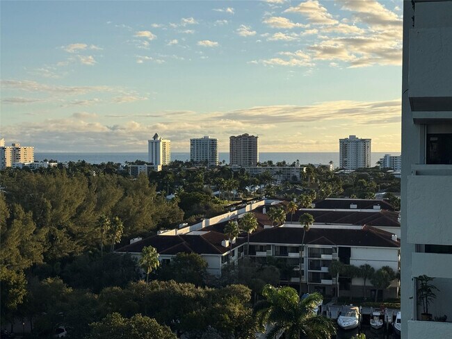 Photo - 3200 Port Royale Dr N Unidad 1207