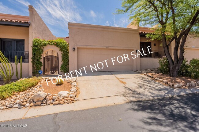 9876 N Ridge Shadow Pl