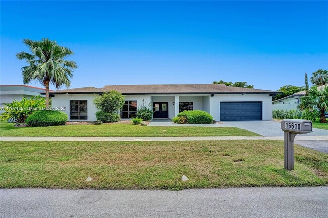 Photo - 16610 Royal Poinciana Dr House