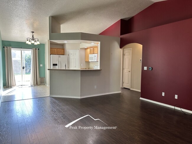 Photo - 605 W Mulberry Loop