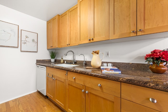 Photo - 1926 Glendon Ave