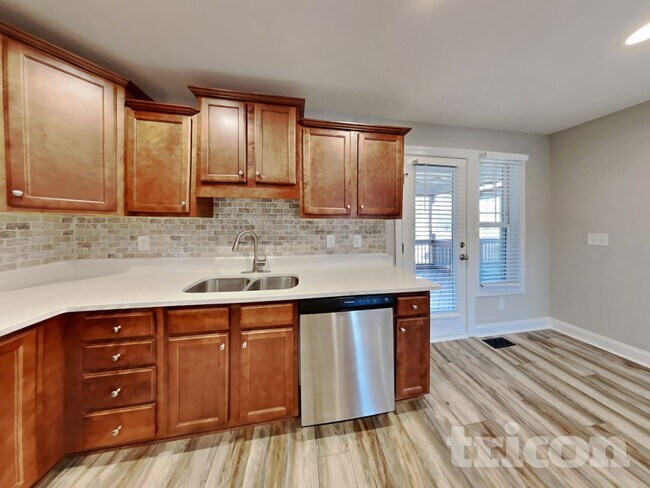 Photo - 302 Oxfordshire Dr