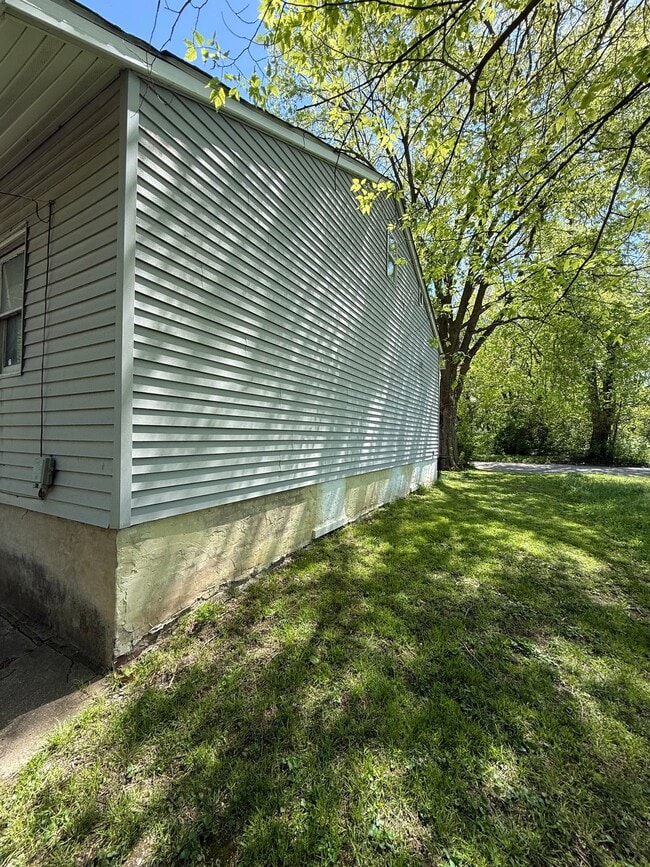 Photo - 462 W Leafland Ave