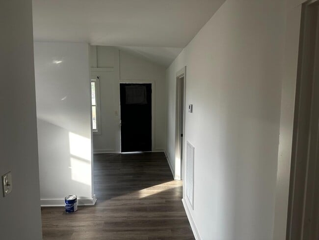 Photo - 749 Mt Hope St Apartamento