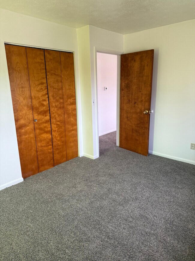 Photo - 1369 Cayuga Ave Unit Upper