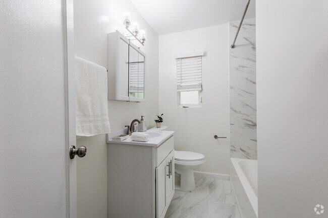 2BR 1BA - 900SF - Grand Lee Apartments