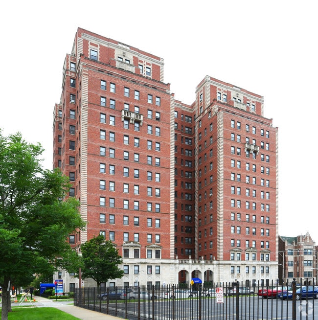 South S Apartments For Rent Chicago Il Forrent Photo Swind Towers Apartments