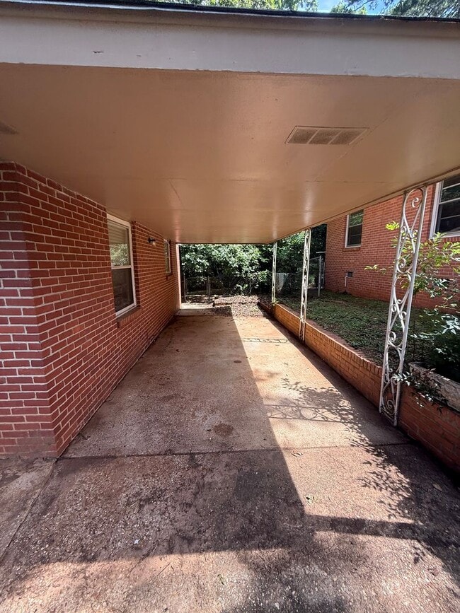 Photo - ** 3 Bedroom 1 Bath Located in Forest Hills ** Call 334-366-9198 to schedule a viewing