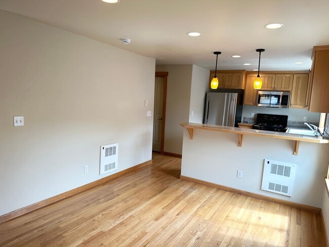 Photo - 9310 Stone Ave N