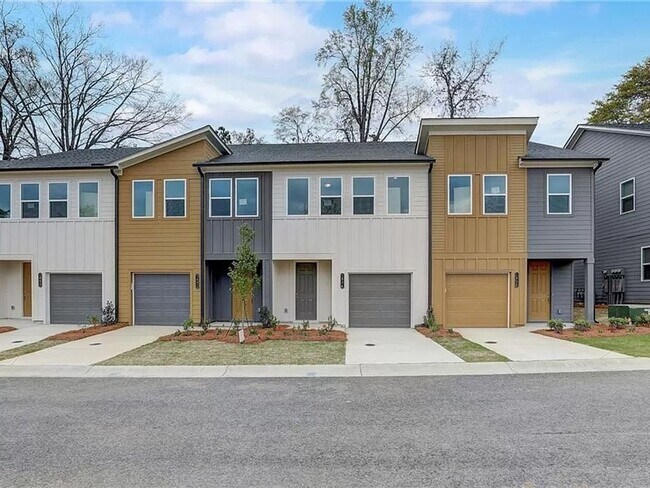 3 Bedroom Townhome in Atlanta - 3 Bedroom Townhome in Atlanta