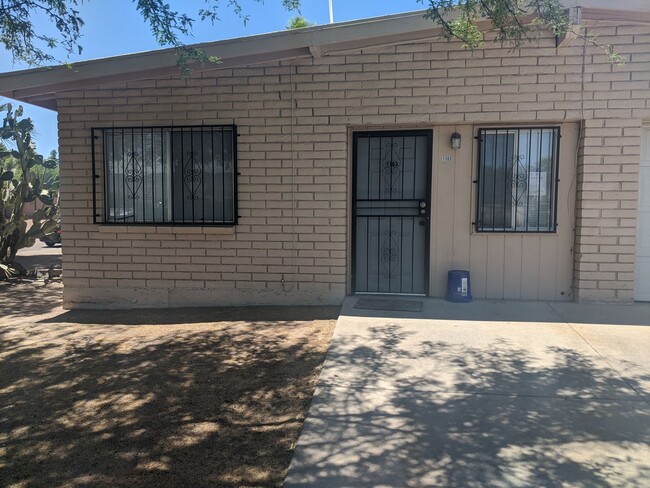 Building Photo - 1 Bedroom and 1 Bath Unit Rental