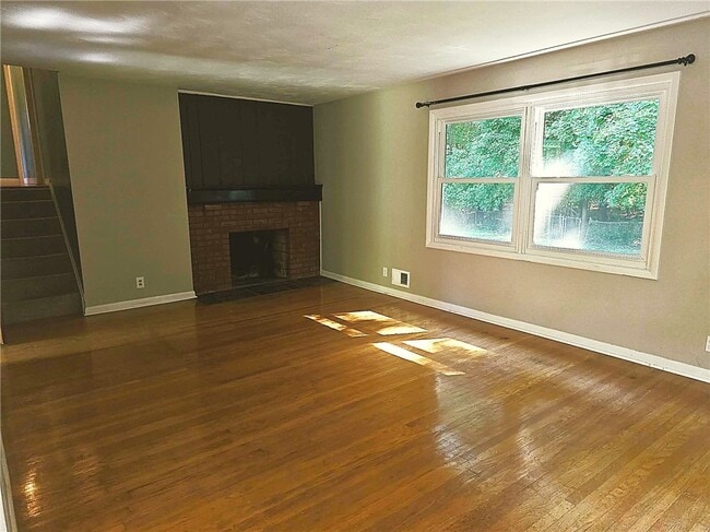 Photo - 354 Marsh Rd