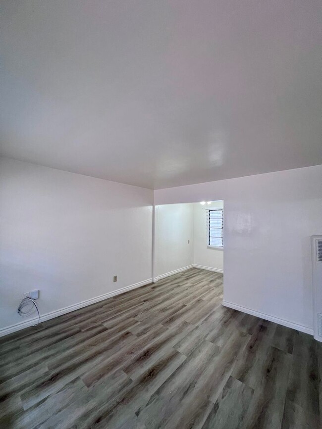 Photo - 4326 1/2 SWIFT AVENUE-