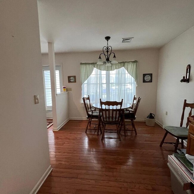 Photo - 130 Imperial Ct