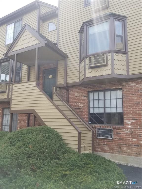 Building Photo - 8 Oakwood Ave Unit C5