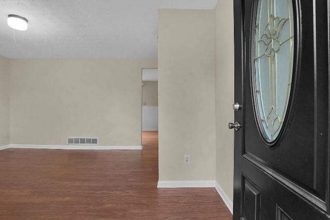 Photo - 2464 Queenswood Dr