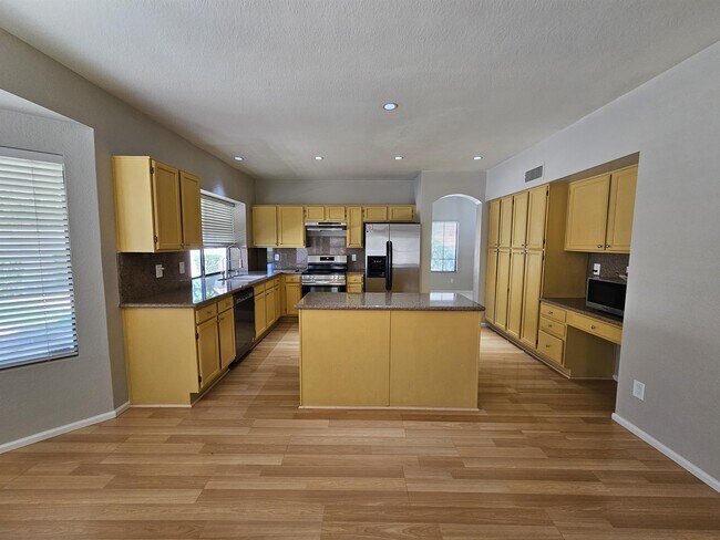 Photo - 110 E Evelyn Ln