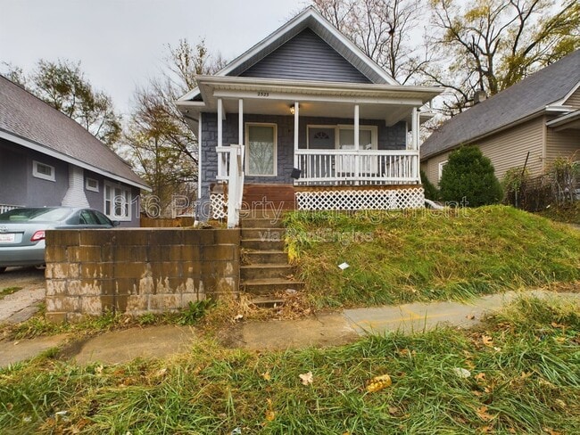 Photo - 2323 Lister Ave