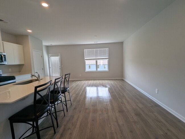 Photo - 645 Longtail Ln
