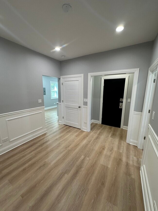 Photo - 1705 W Albion Ave
