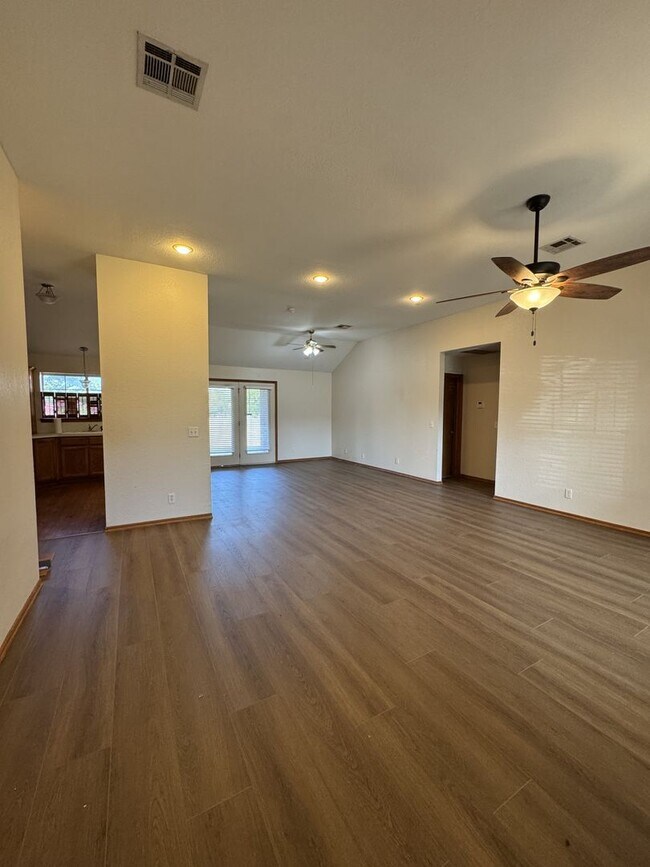 Photo - Move-In Special! (3) Bed/(2) Bath in NE No... Casa