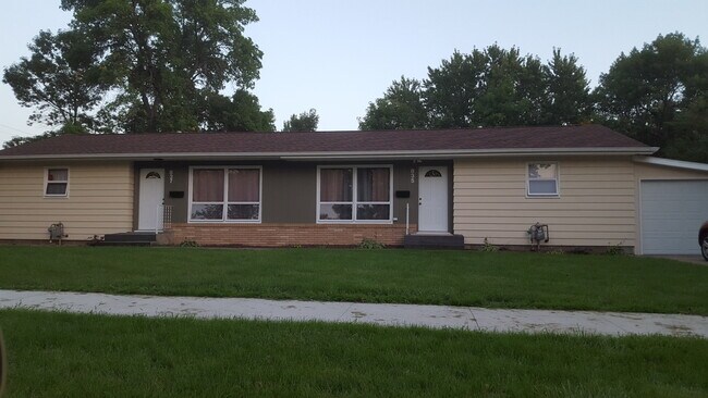 Photo - 837 NE 1st St
