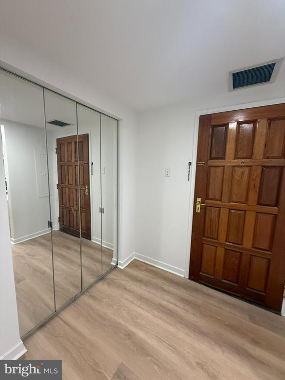 Building Photo - 1530 Key Blvd Unit 621