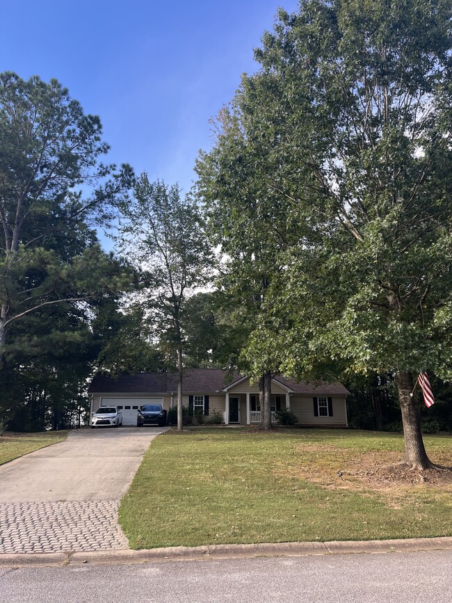 Building Photo - 180 McIntosh Estates Dr Rental