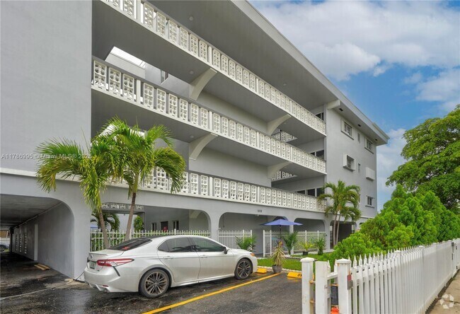 Building Photo - 1818 Rodman St Unit 2E Rental